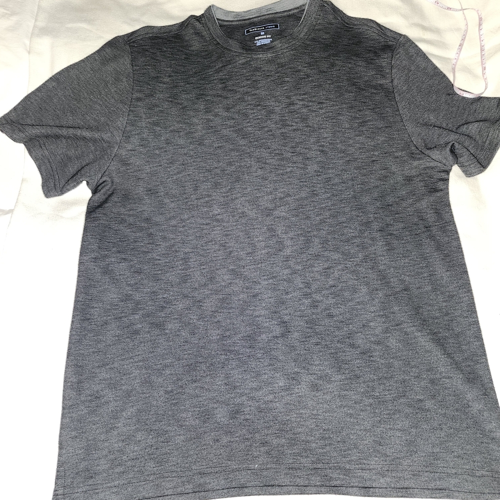 NWT. Van Heusen. Short Sleeve Tee